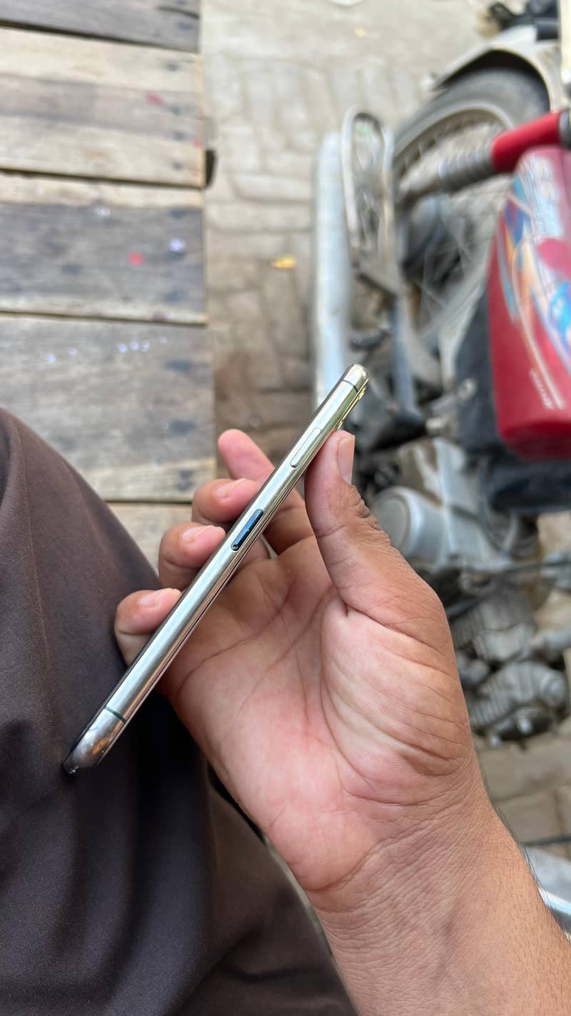 Apple iPhone 11 Pro Max 1