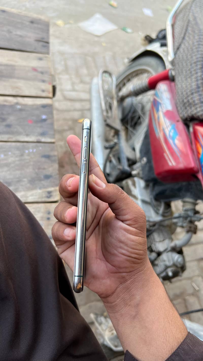 Apple iPhone 11 Pro Max 3