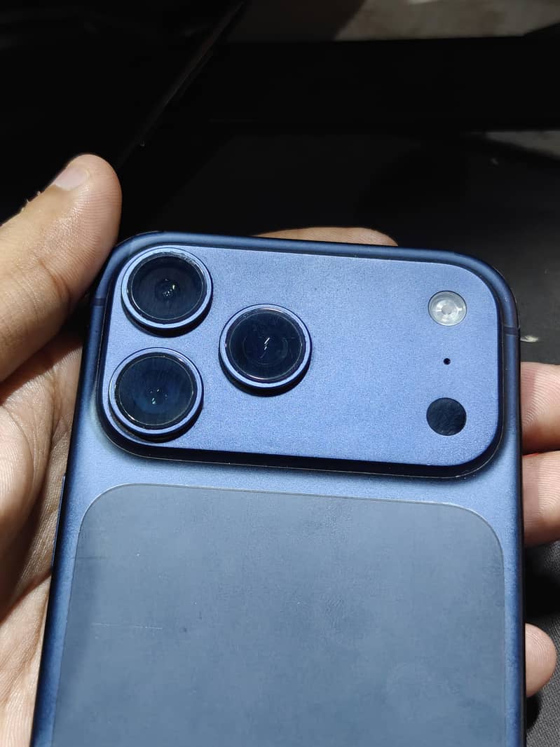 Apple iPhone 17 Pro Max 1