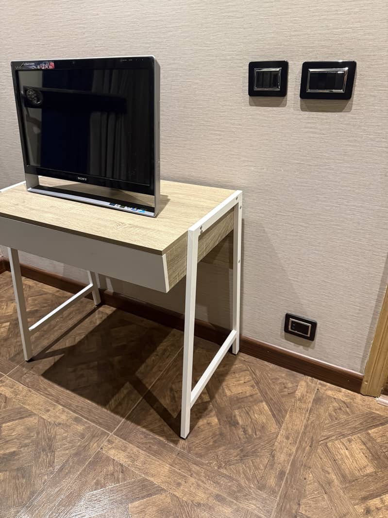 Computer table 3