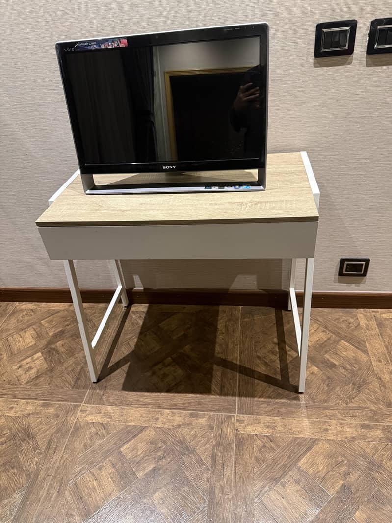 Computer table 4
