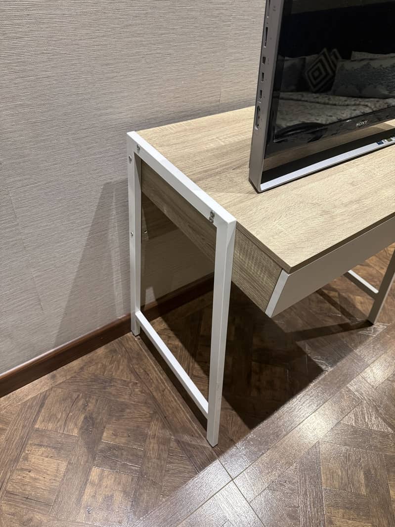 Computer table 5