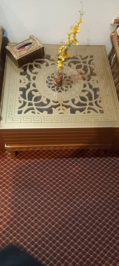 wooden centre table with top glass size  2.5x2.5