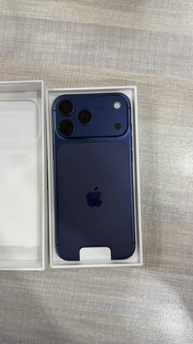Apple iPhone 17 Pro Max 1