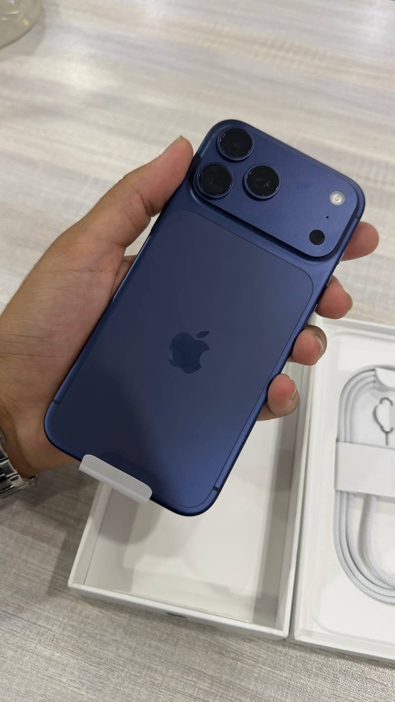 Apple iPhone 17 Pro Max 3