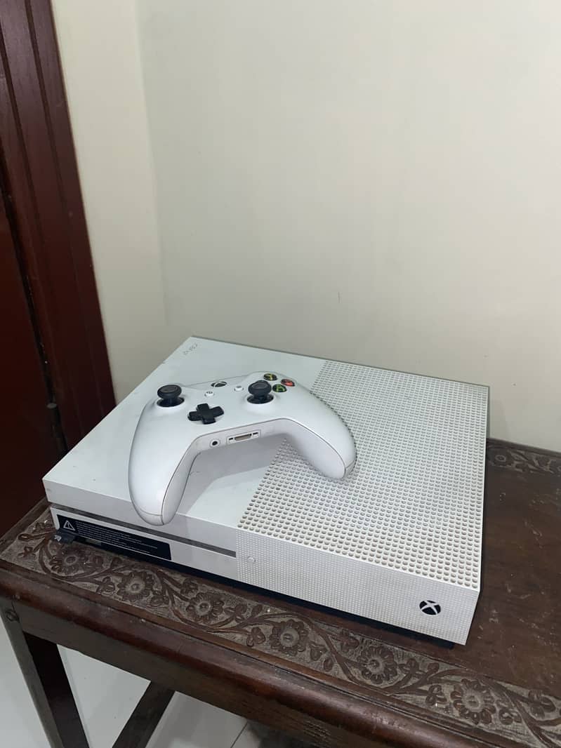 X box one s with controller , top condition 0