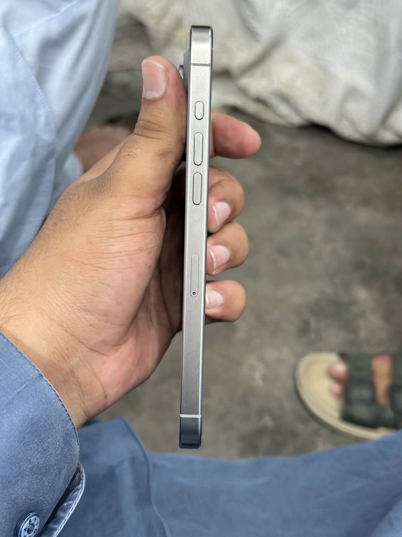 Apple iPhone 15 Pro Max 0
