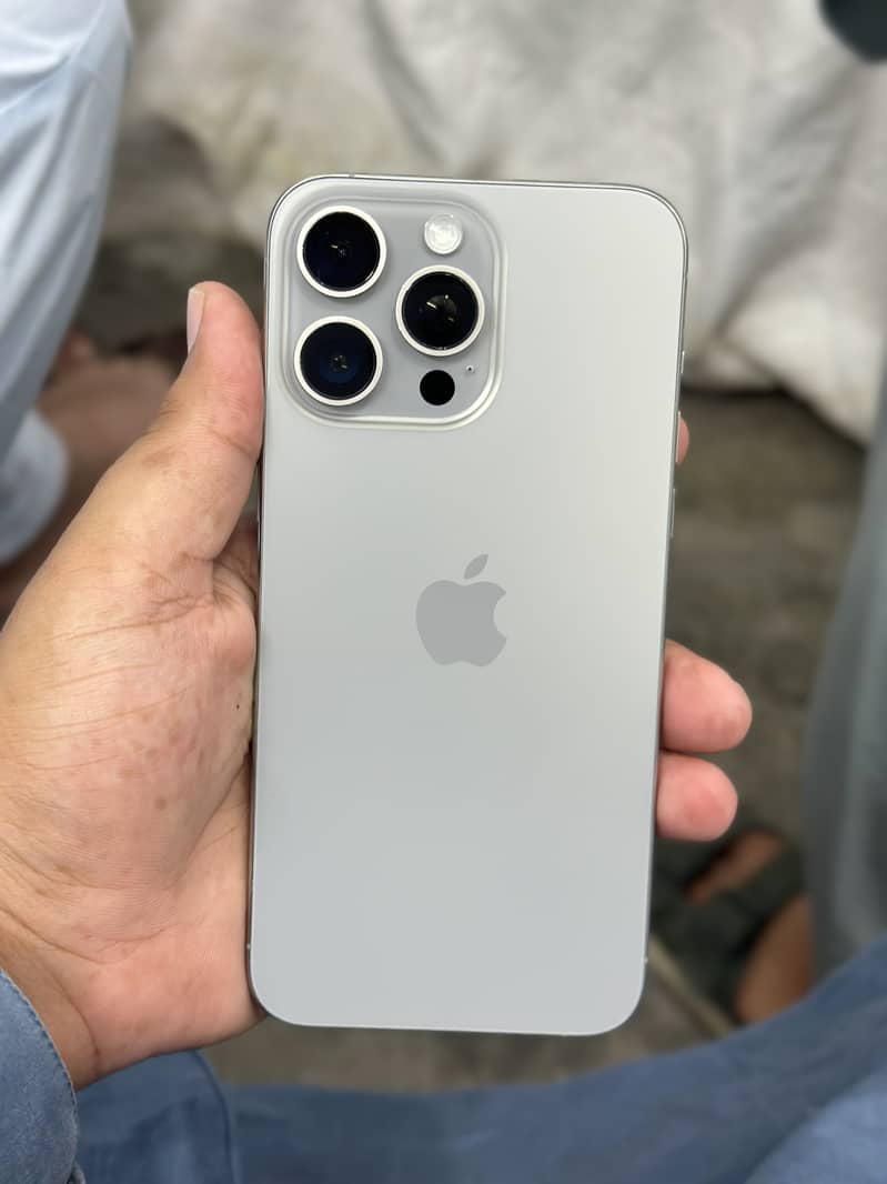 Apple iPhone 15 Pro Max 5
