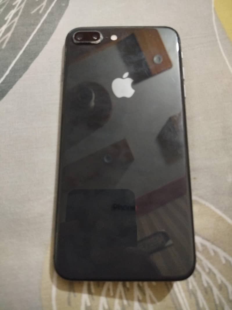 Apple iPhone 8 Plus 1
