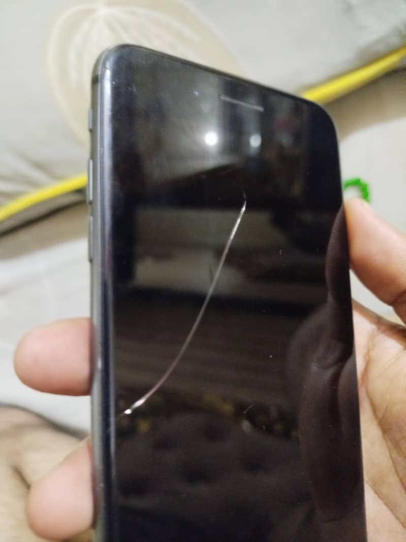 Apple iPhone 8 Plus 4