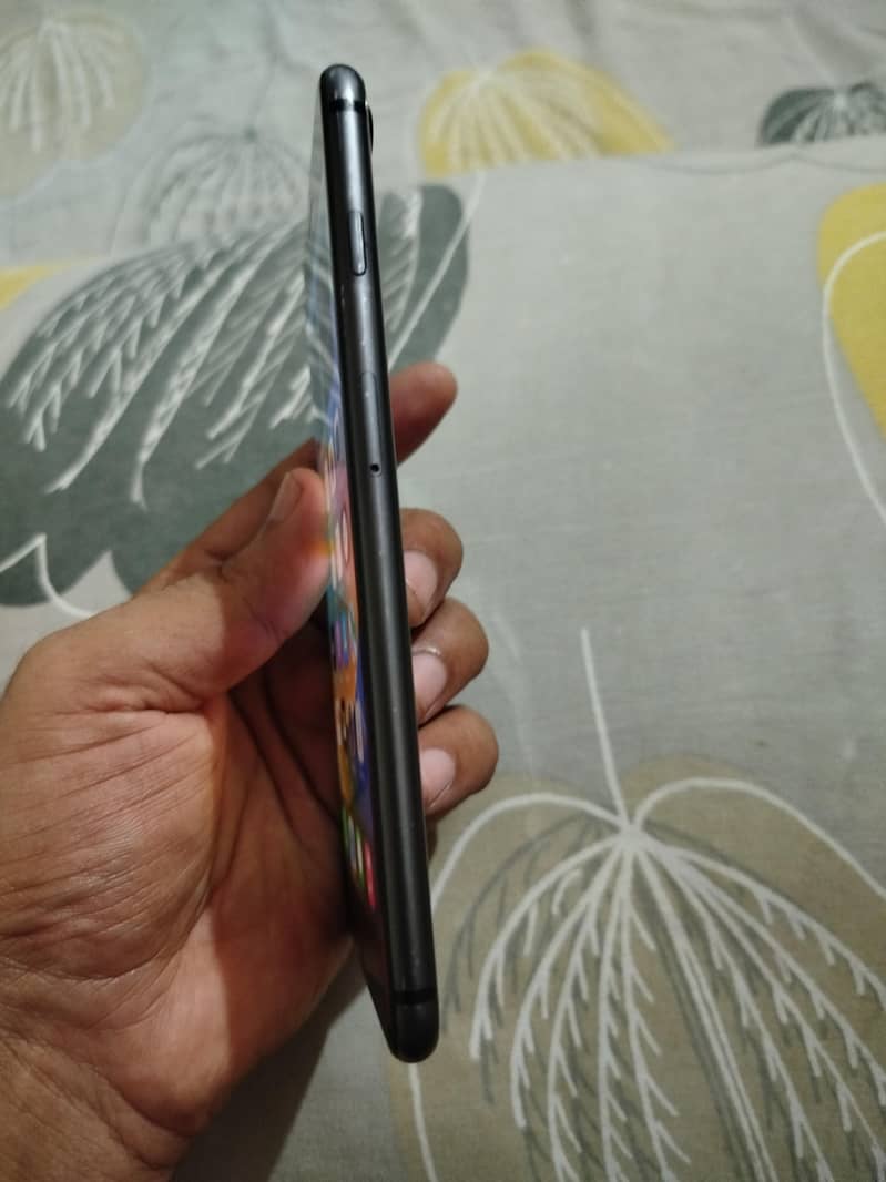 Apple iPhone 8 Plus 6