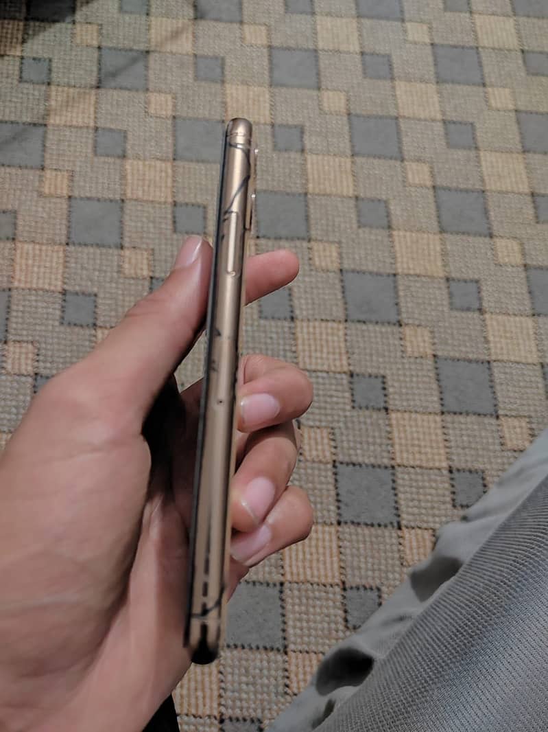 Apple iPhone 11 Pro 2