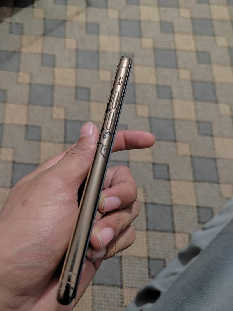 Apple iPhone 11 Pro 3