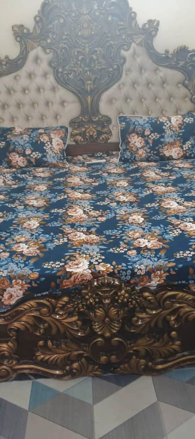 Double Bed Chinoti with deco polish