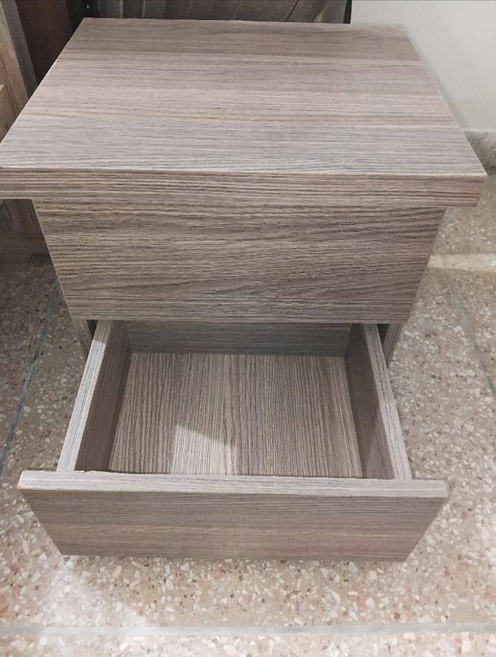 King Size Bed with Side Table 5