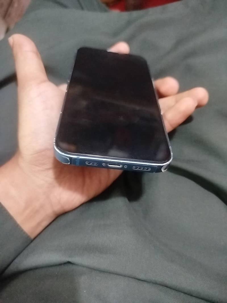 Apple iPhone 13 3