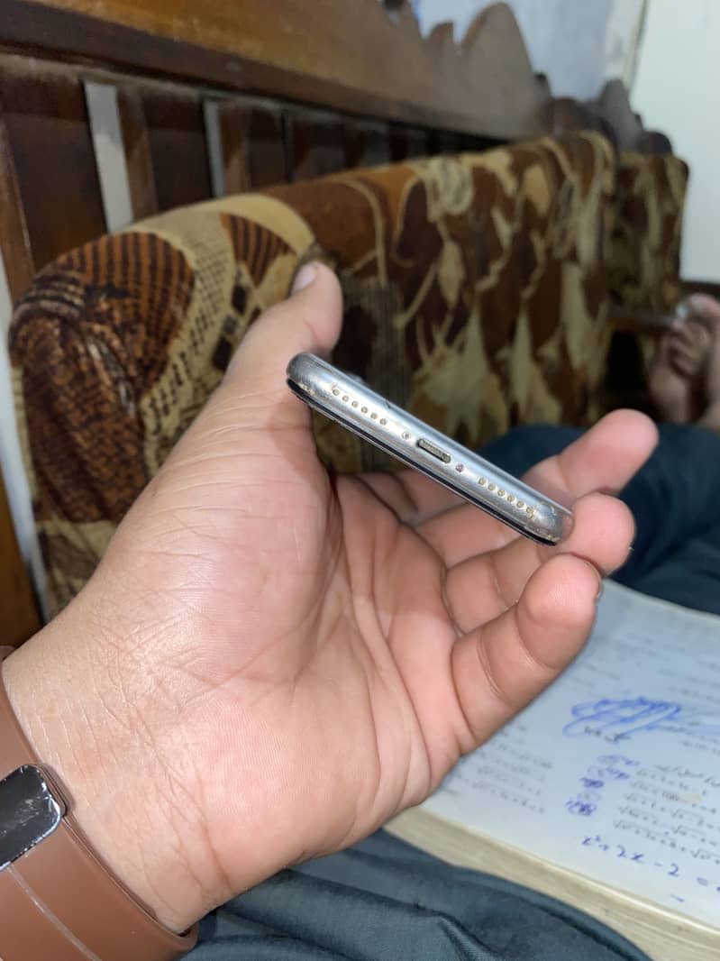 Apple iPhone X 3