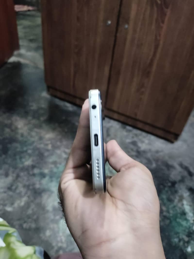 Tecno Spark 20C 4