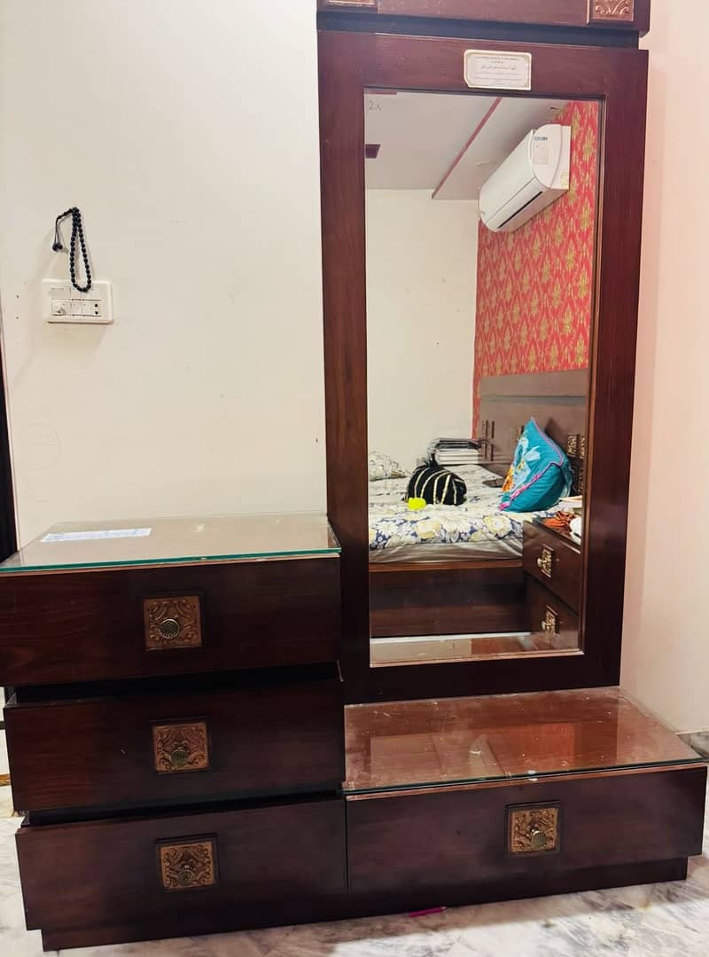 Conditions 10/10 sale for dressing table only 2