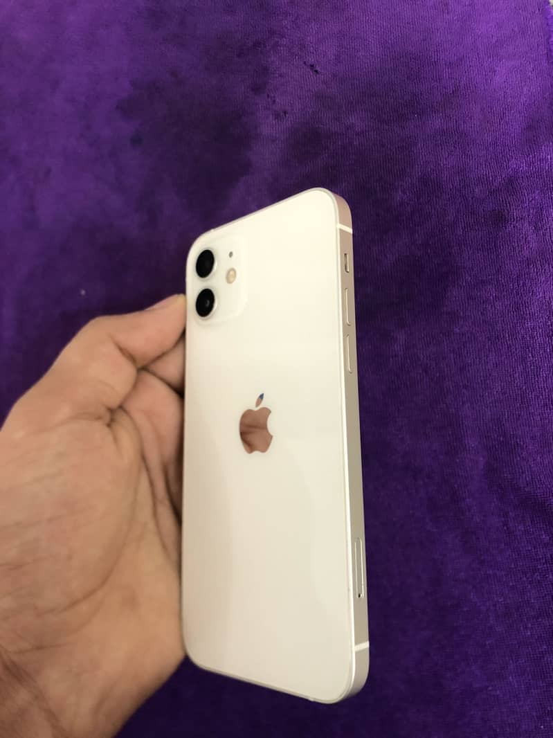 Apple iPhone 12 4