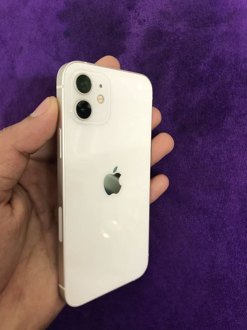 Apple iPhone 12 6