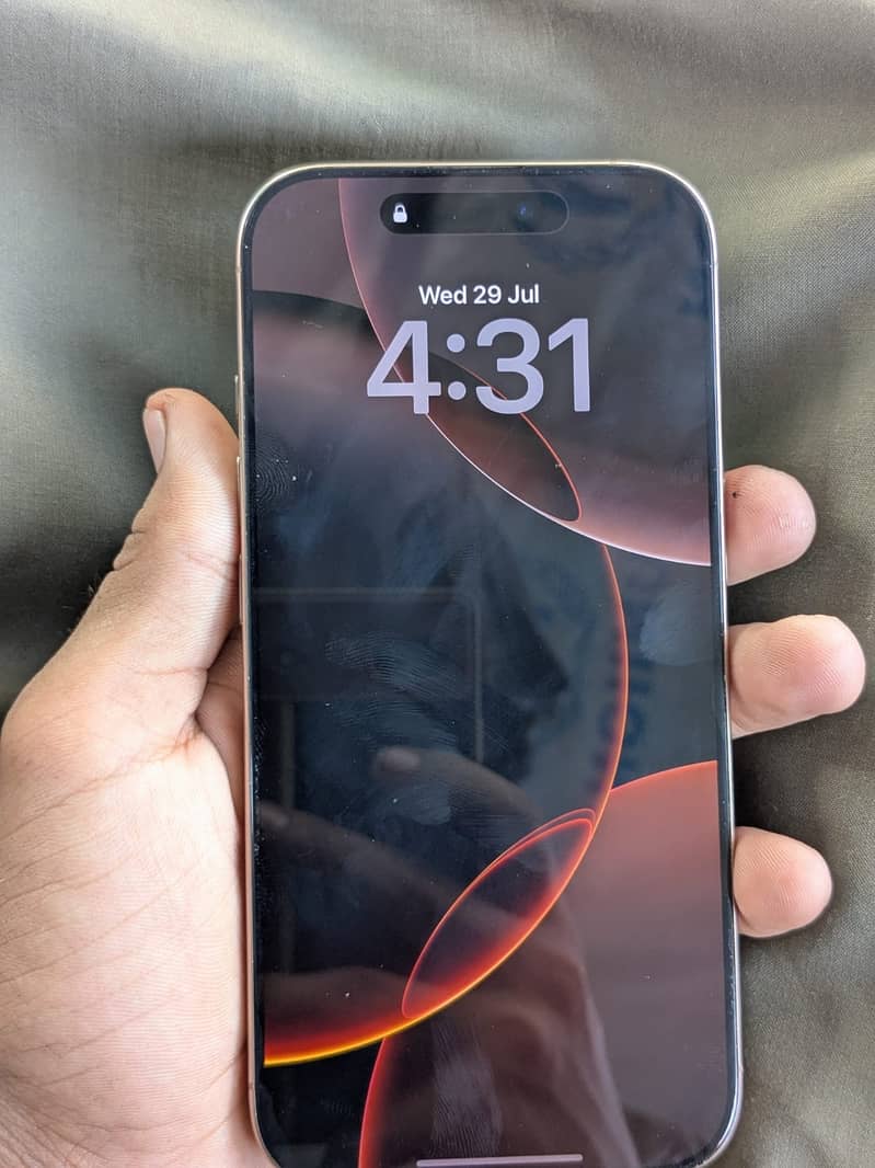 Apple iPhone 16 Pro Max 1