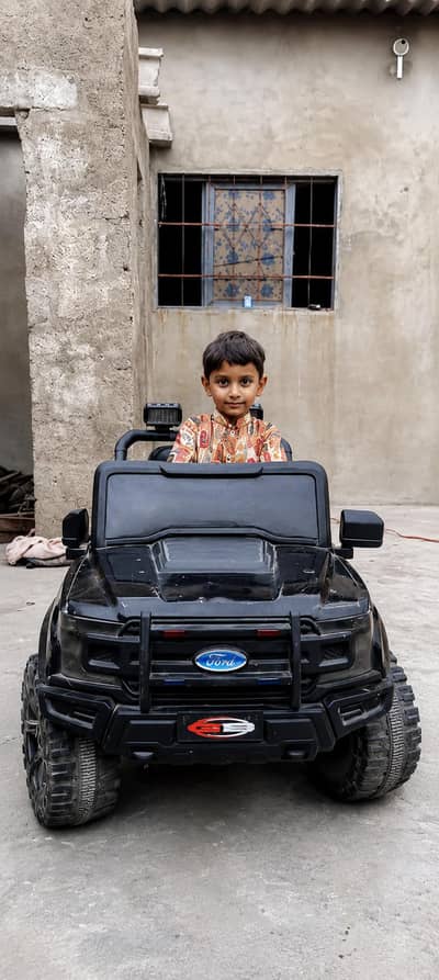 Kids Electric Ford Car 10/10 Condition