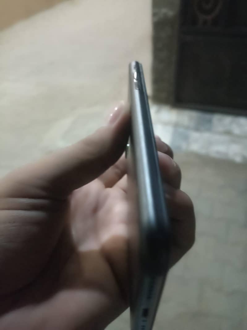 Apple iPhone X 4