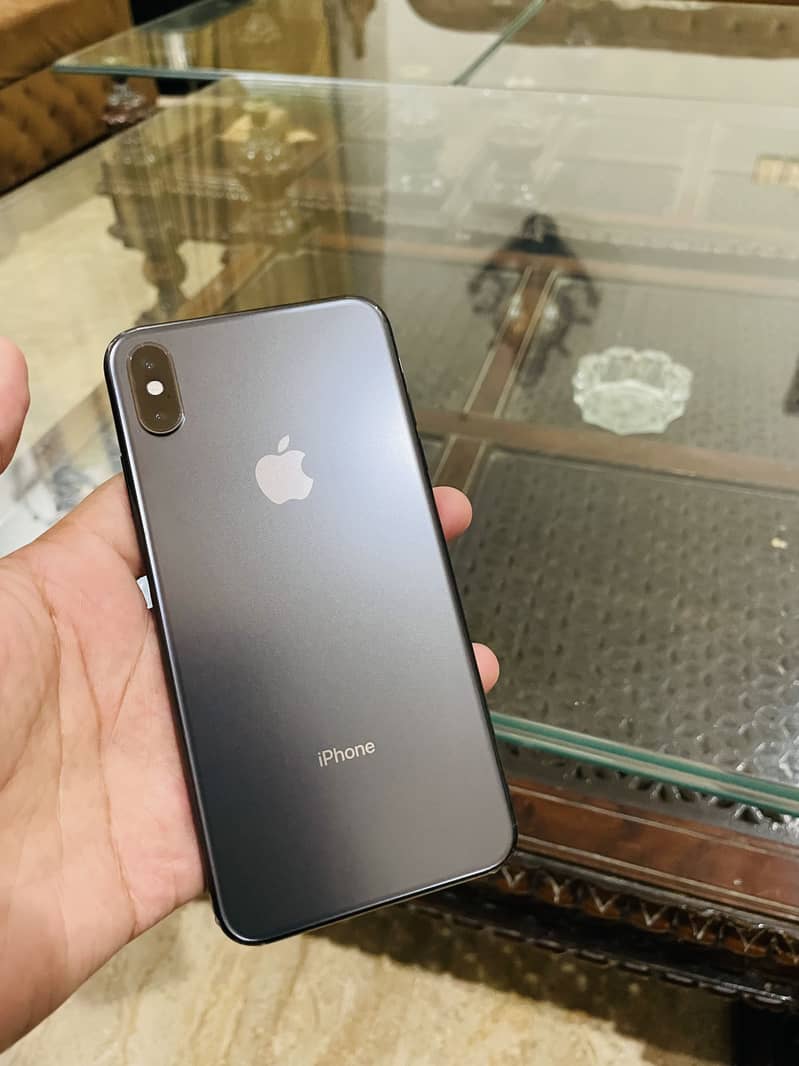 Apple iPhone XS Max 1