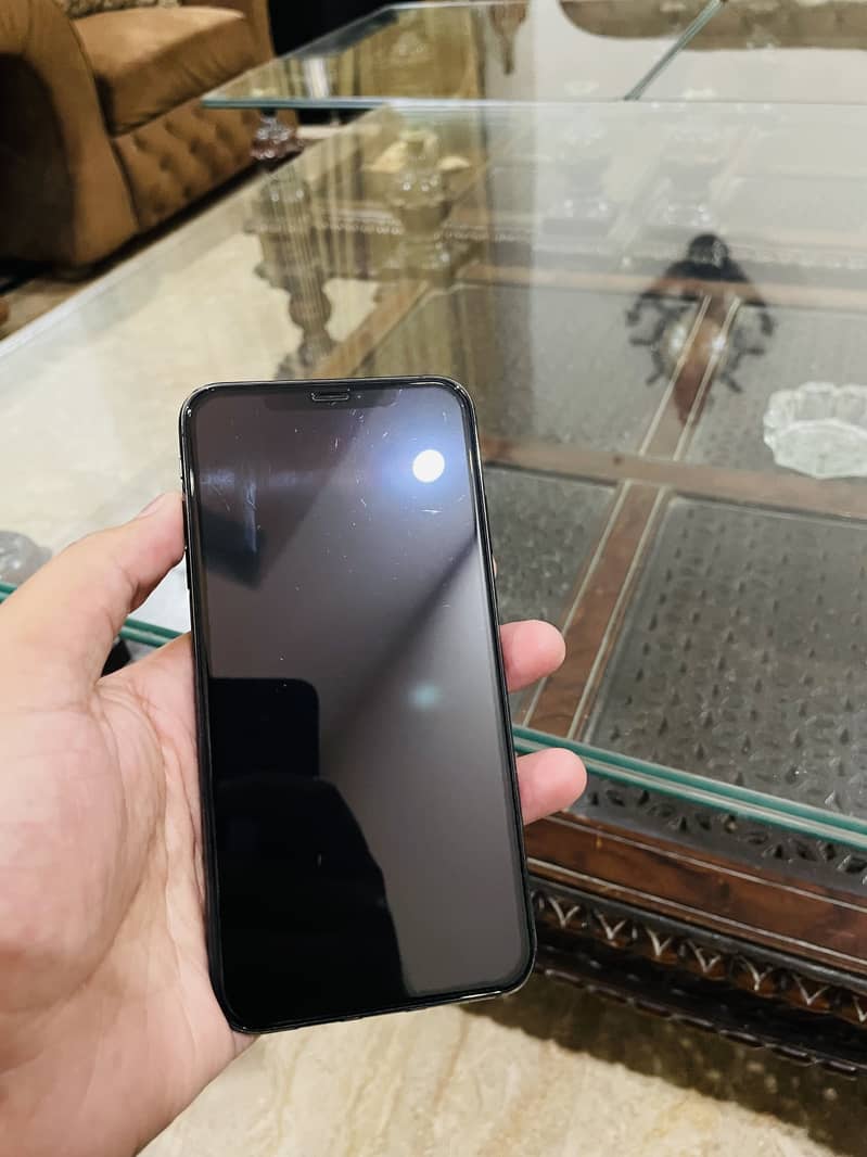 Apple iPhone XS Max 3