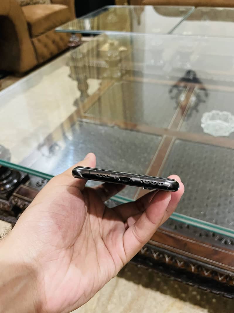 Apple iPhone XS Max 5