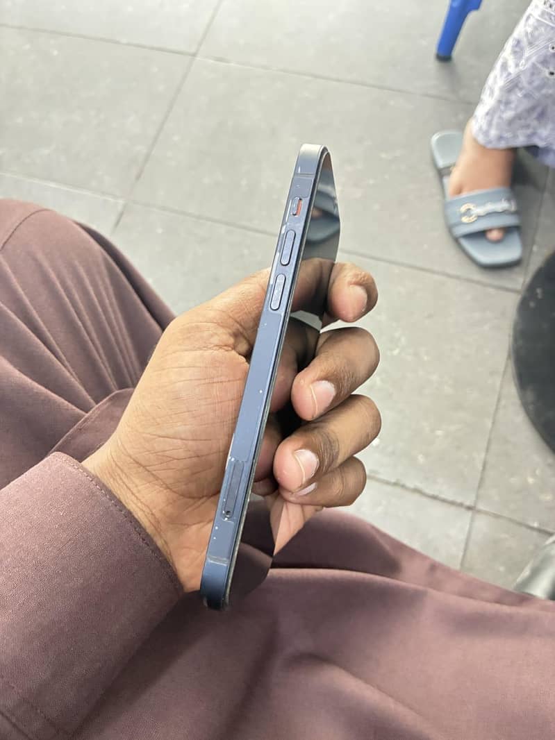 Apple iPhone 12 1