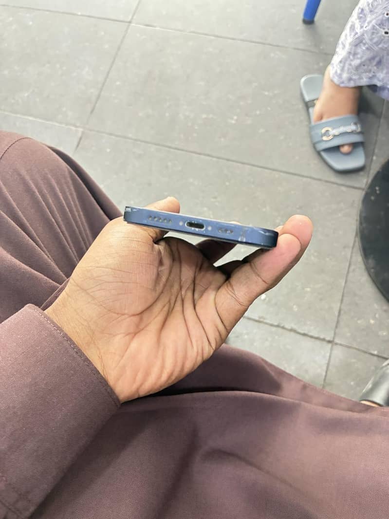 Apple iPhone 12 2