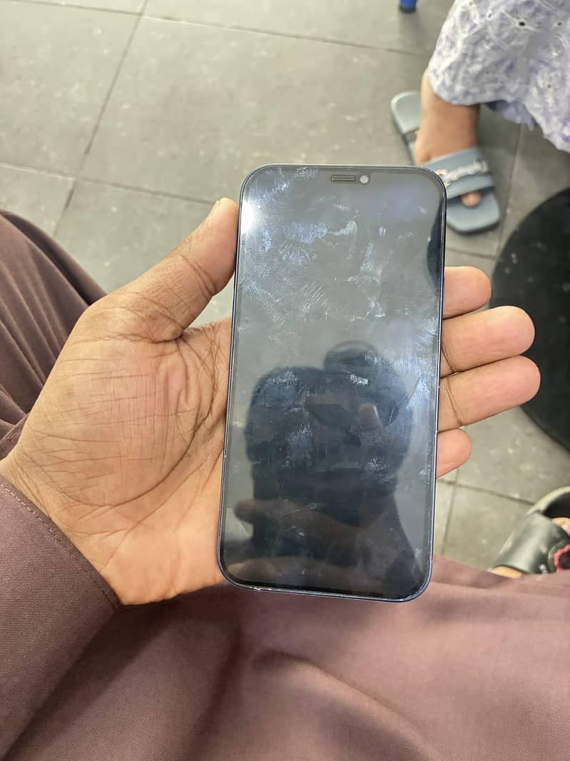Apple iPhone 12 4