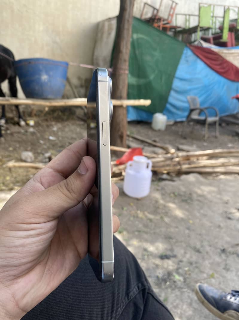 Apple iPhone 15 Pro Max 1