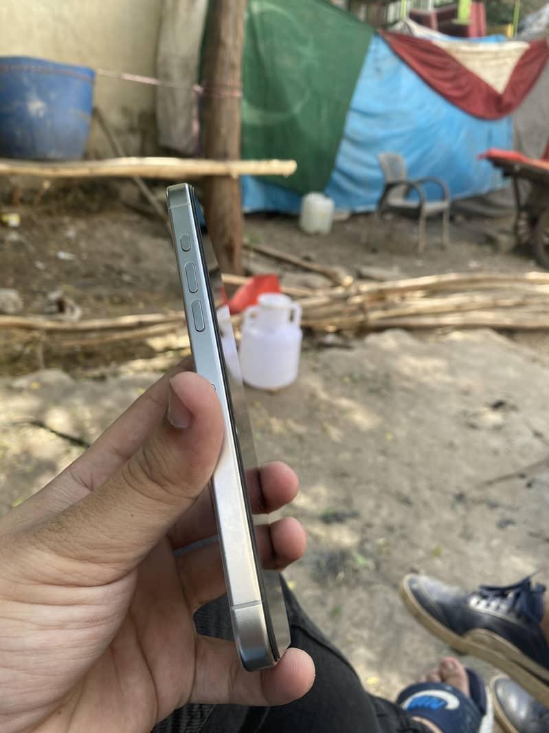Apple iPhone 15 Pro Max 6