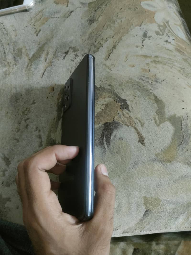 Samsung Mobile A72 1