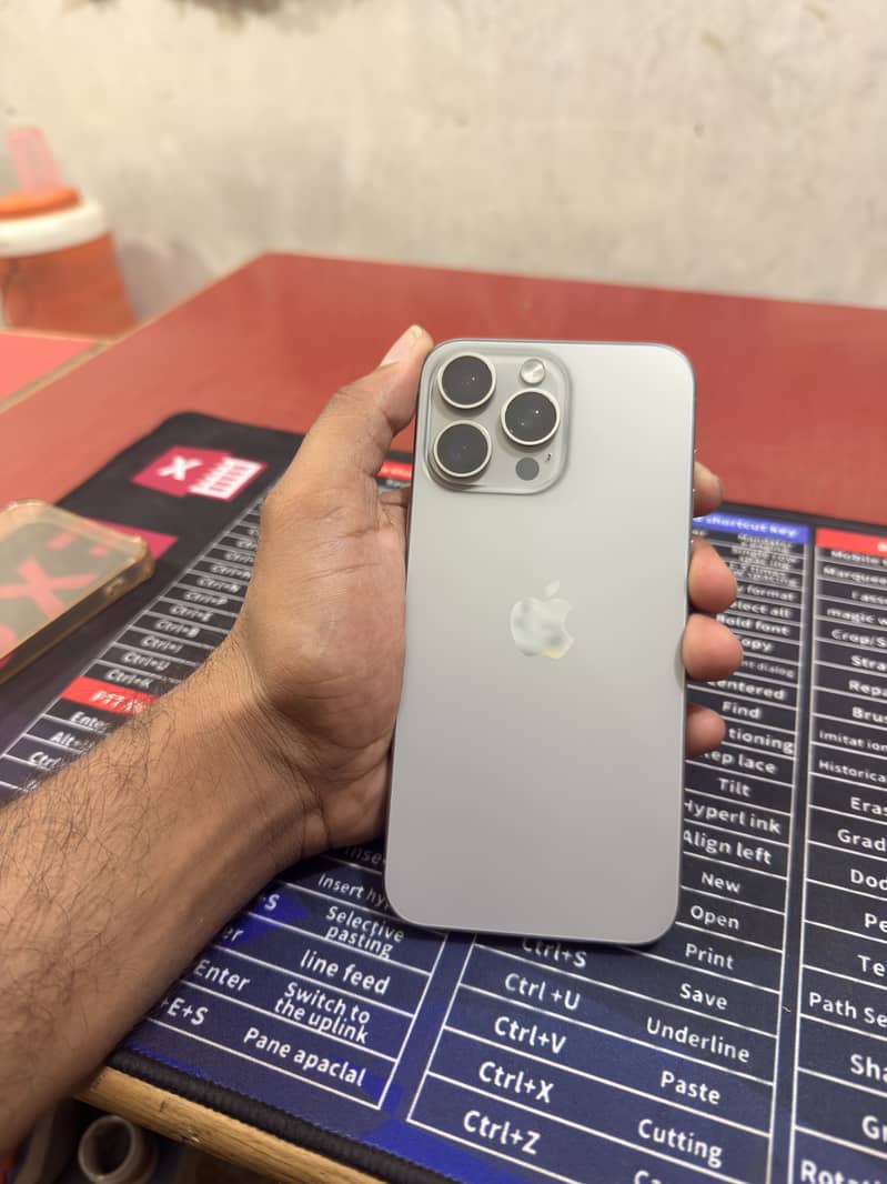 Apple iPhone 15 Pro Max 3