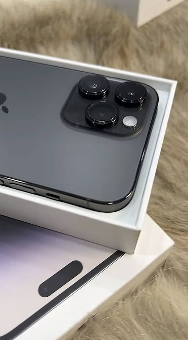 Apple iPhone 14 Pro Max 0