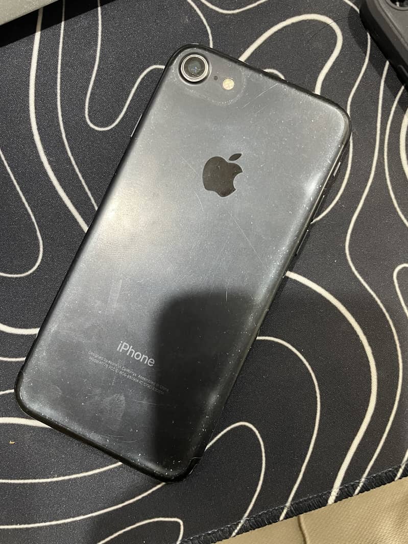 Apple iPhone 7 (PTA Approved) 1