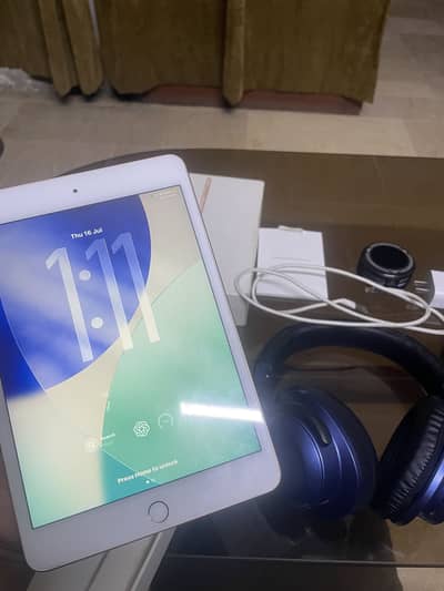 iPad mini 5 with box