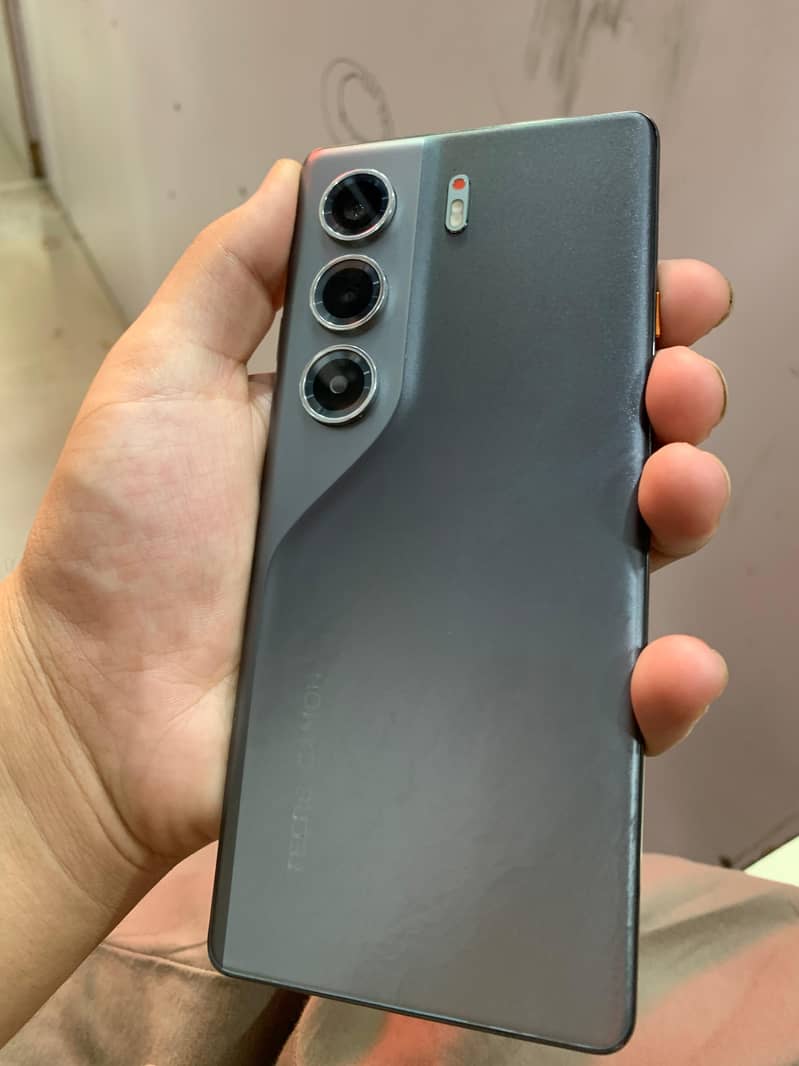 Tecno CAMON 40 Pro 1