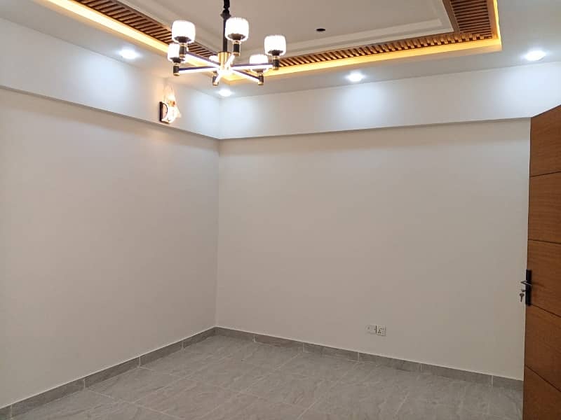 Duplex Flat Ideal Location 4 Bed Dd 5