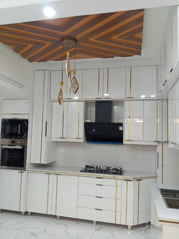 Duplex Flat Ideal Location 4 Bed Dd 7