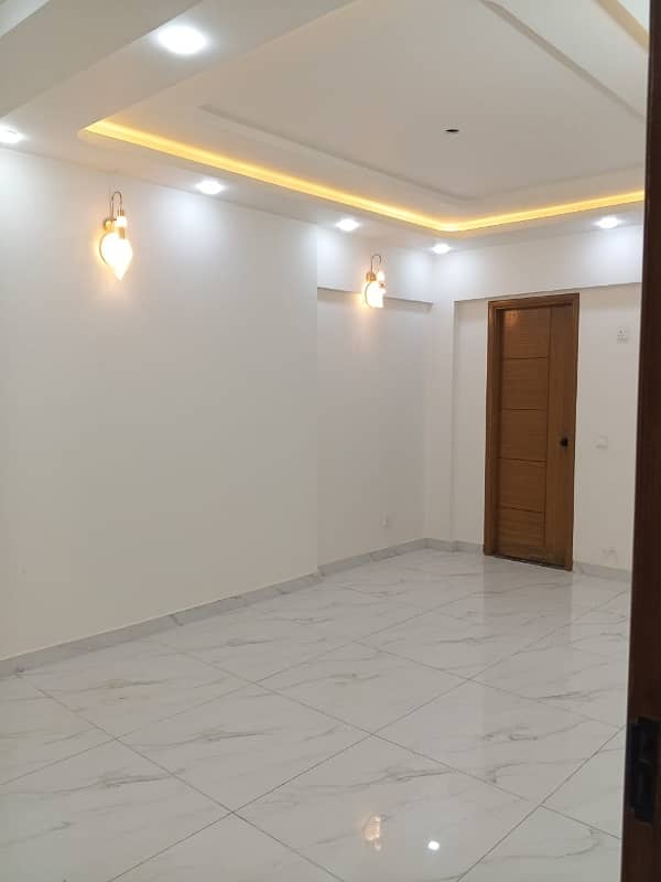 Duplex Flat Ideal Location 4 Bed Dd 10