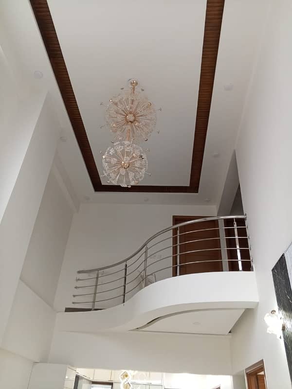Duplex Flat Ideal Location 4 Bed Dd 13