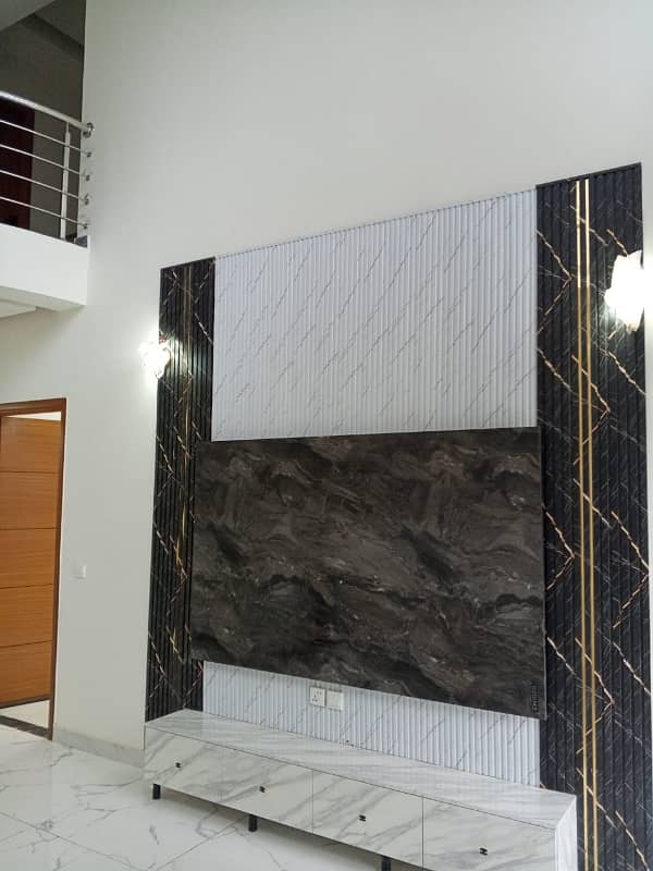 Duplex Flat Ideal Location 4 Bed Dd 16