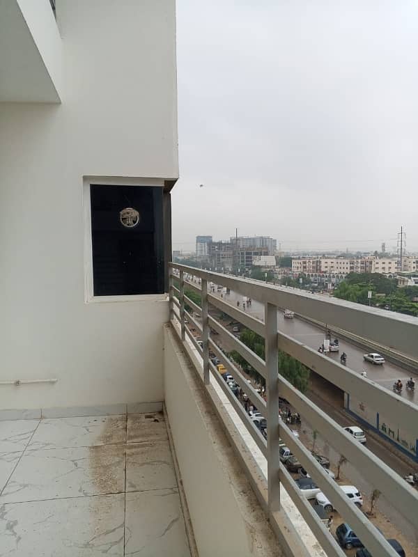 Duplex Flat Ideal Location 4 Bed Dd 18
