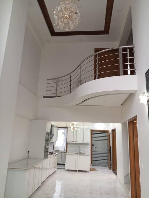 Duplex Flat Ideal Location 4 Bed Dd 19