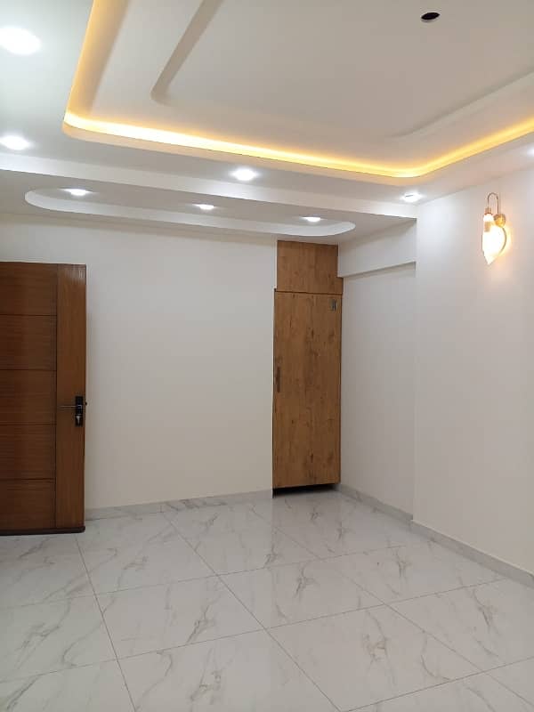 Duplex Flat Ideal Location 4 Bed Dd 20